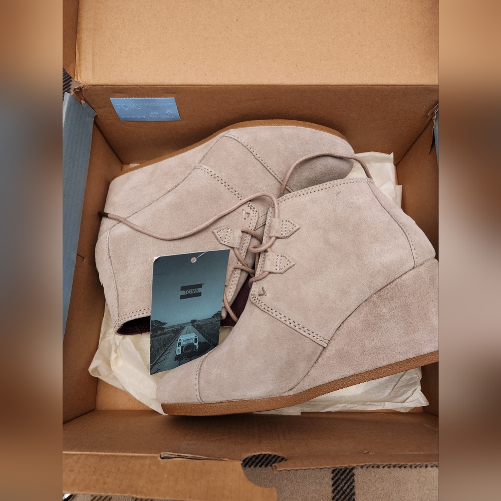 Brand New Toms Taupe Suede Bootie. Sz 7.5